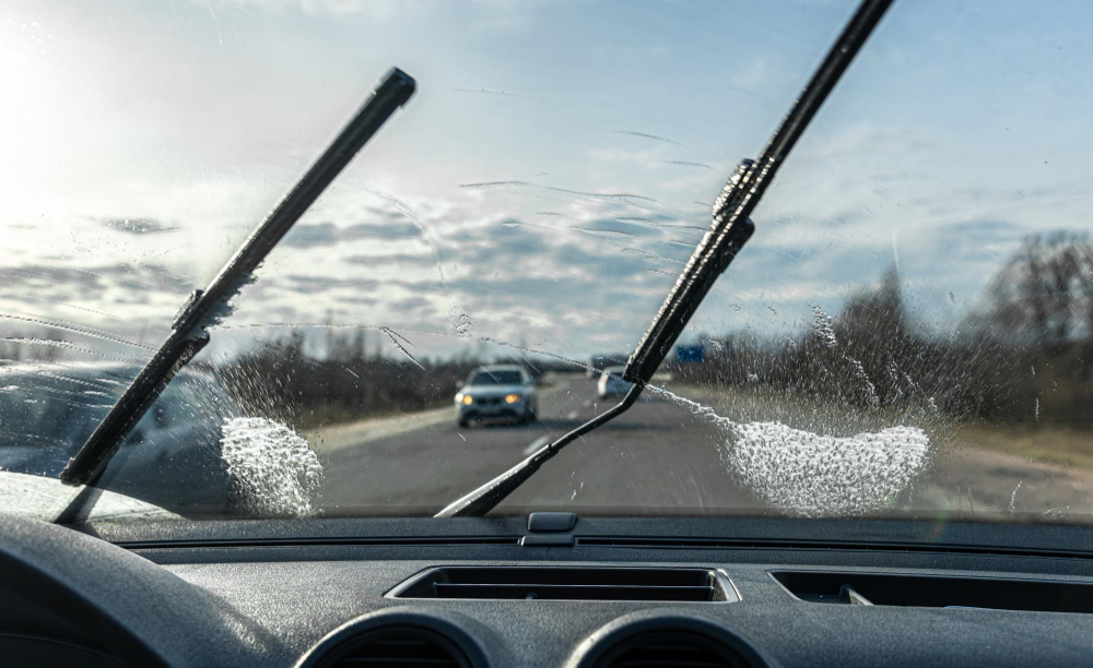 como evitar manchas nos vidros do carro