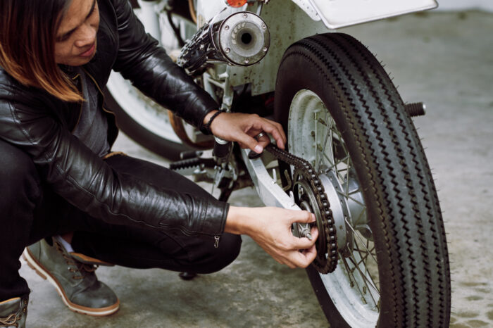 limpar corrente de moto